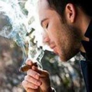 ​形容马上就要哭的句子 描写人伤心哭的神态