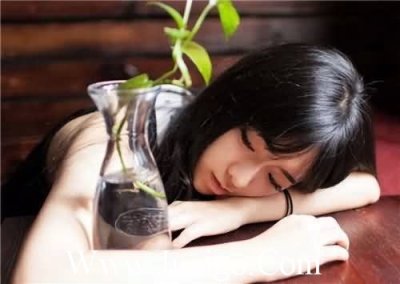 ​冷漠的女生伤感个性签名(55句)