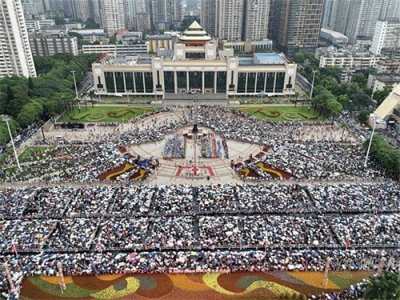 ​超燃！南宁市民族广场举行升旗仪式，祝福祖国！
