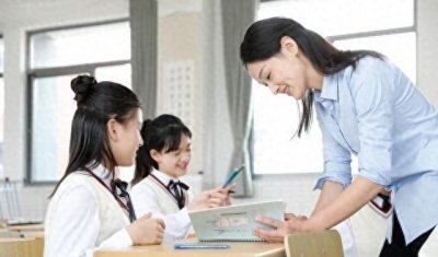 ​权力斗争背后的女老师：惊心动魄的晋升之路