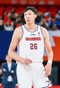 ​场均9分引争议，广东宏远功勋外援地位动摇，杜锋或将做艰难决定