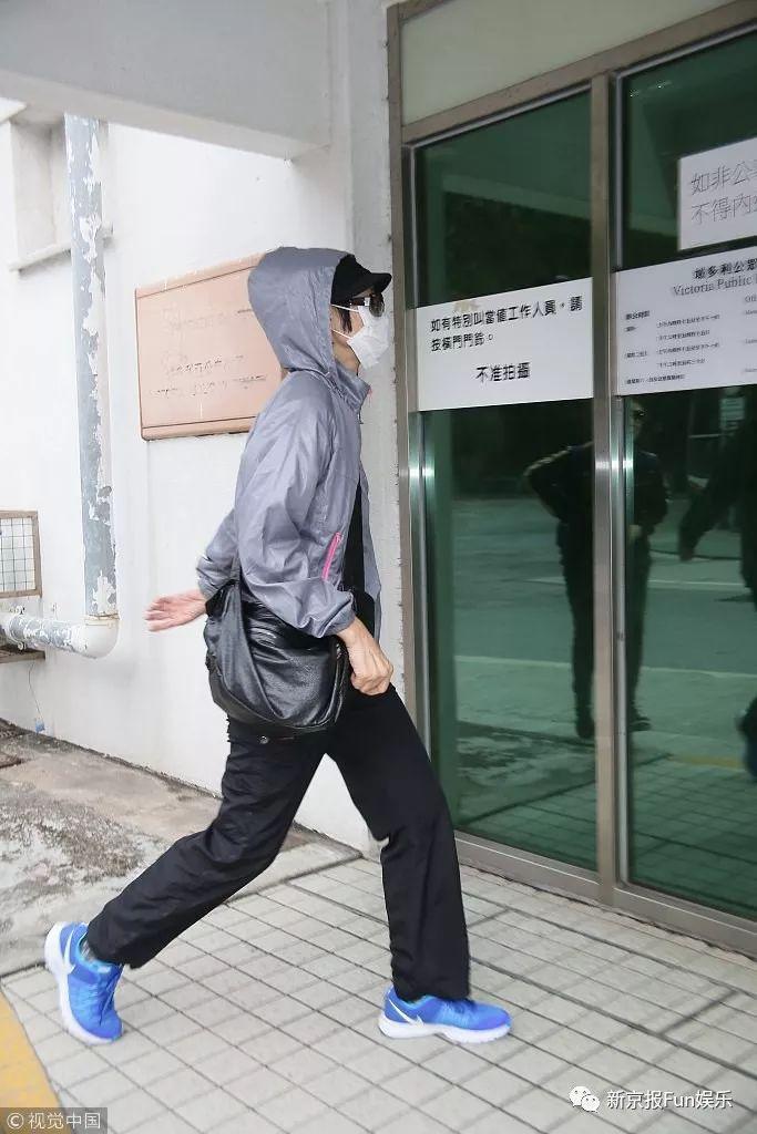 她援助蓝洁瑛多年，送的围巾还没拆开