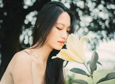 ​女人右眼角有痣好不好