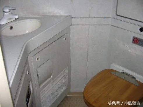 探秘火车上的高级软卧包厢，里面竟然还有保险柜