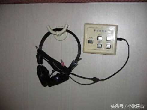 探秘火车上的高级软卧包厢，里面竟然还有保险柜