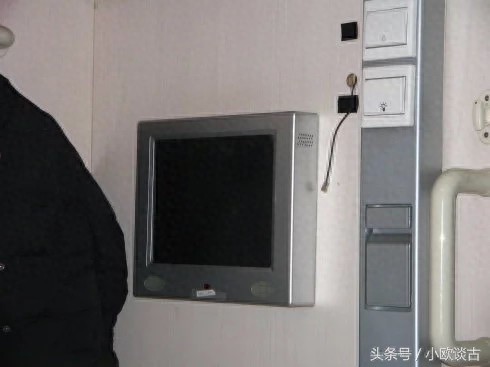 探秘火车上的高级软卧包厢，里面竟然还有保险柜
