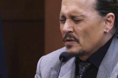 ​强尼戴普亲自坐上证人席！狂讲3小时 自揭「黑暗过往」控安珀赫德