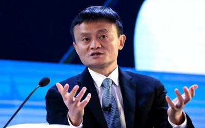 ​阿里市值蒸发与马云套现：企业家的智慧与挑战