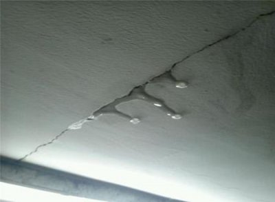 ​梦到房屋天花板漏水，已婚女人梦到房顶漏水
