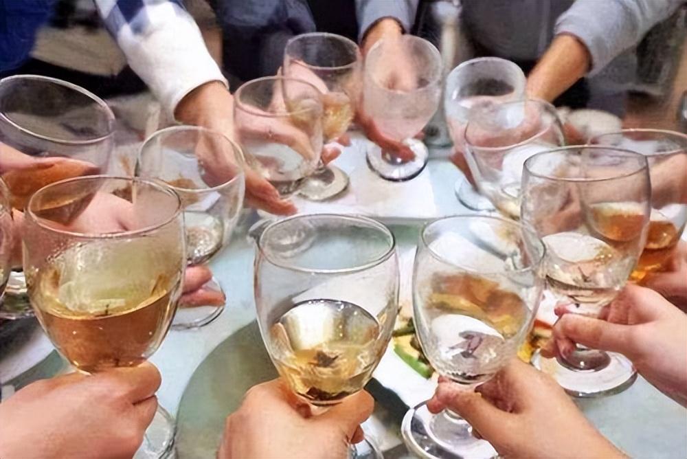 第二天酒后头晕怎么解酒最快（酒后头晕9个缓解的办法）