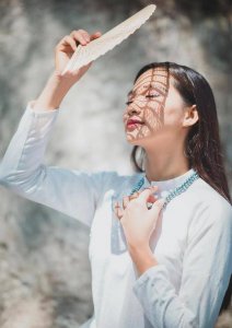 ​男人说自己经济压力大（男人把经济压力告诉你该怎么回）