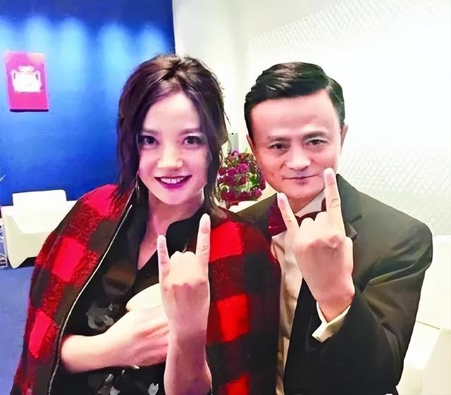 马云的老婆赵薇（如今下场大快人心）