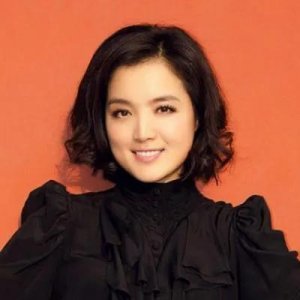 ​白雪是一位多才多艺、充满爱心和才华的青年艺术家