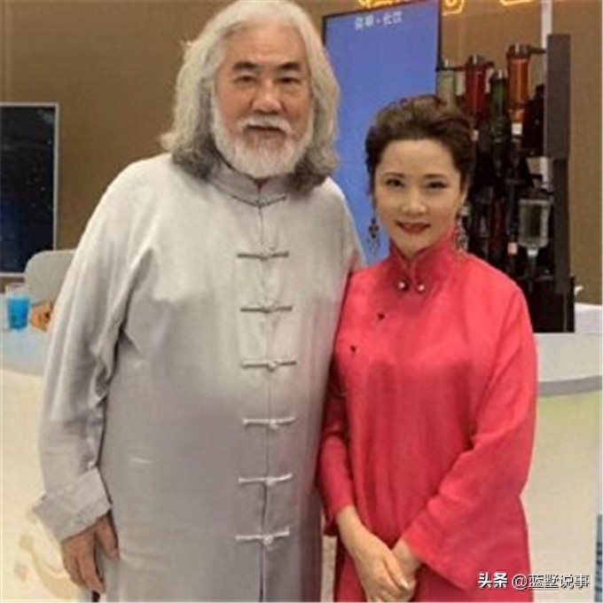 戏外的何赛飞