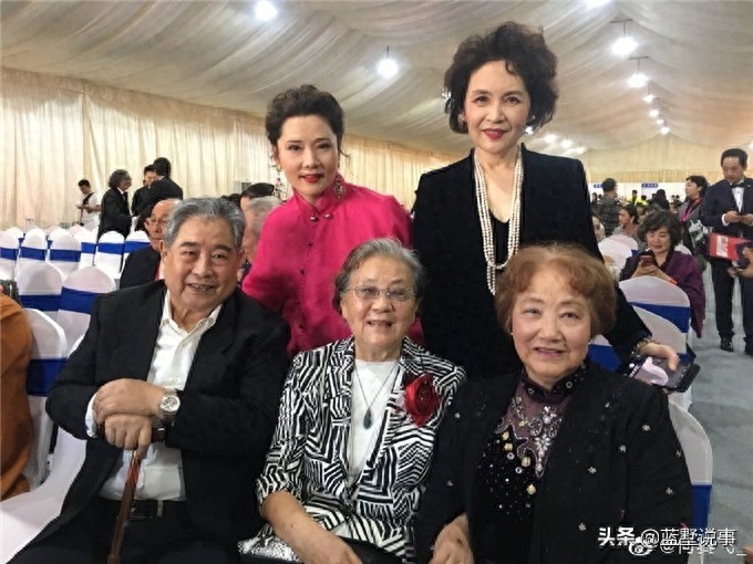 戏外的何赛飞