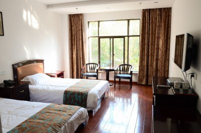 ​宾馆40个房一年净赚100万，为啥别人那么赚钱？