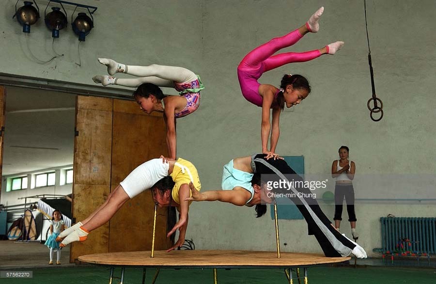 残酷的童年,练柔术的蒙古女孩