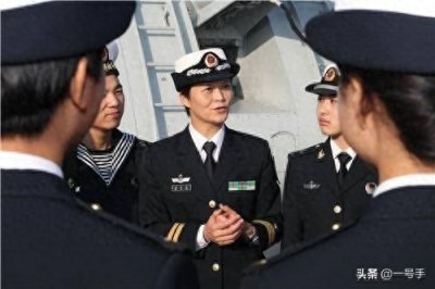 ​35岁嫁给军舰，她是女舰长、是海军最牛的姐姐，撒贝宁为她点赞