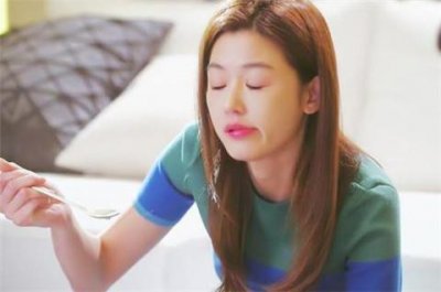 ​女生发白眼表情是什么意思？如何幽默回复女生的白眼?