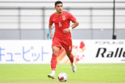 ​艾迪在申花热身赛以队长身份出战，未来将挑大梁，值得期待