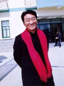 ​楼世芳，书生气十足的前申花俱乐部总经理