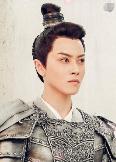 “小女花不弃”邢恩终于回归女装，造型难改，花费六、七个小时