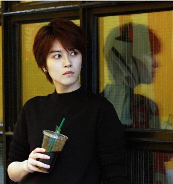 “小女花不弃”邢恩终于回归女装，造型难改，花费六、七个小时