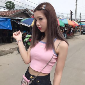 ​藤田妮可，励志混血女模，父亲事业失败背负10亿日元的债务