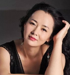 ​陈依莎：长得漂亮演技好，结婚26年，49岁翻红有夫有儿幸福美满！