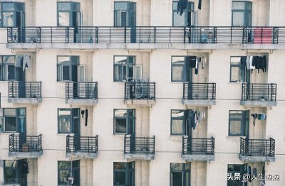 ​百年修得同船渡，多少年才修得楼上楼下住