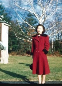 ​49年，杜致礼在美国留影，那时还没结婚，气质不凡不愧是名将之女