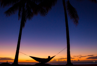 ​假日的出行交通安全的标语(小学生交通安全出行标语)