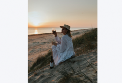 ​爱一个人想一个人的句子(爱一个人很累想一个人很痛)